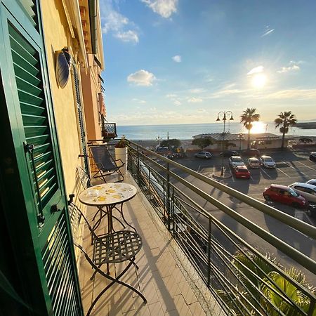 L'Eternita' E' Il Mare Mischiato Col Sole Rimbaud Daire Ventimiglia Dış mekan fotoğraf