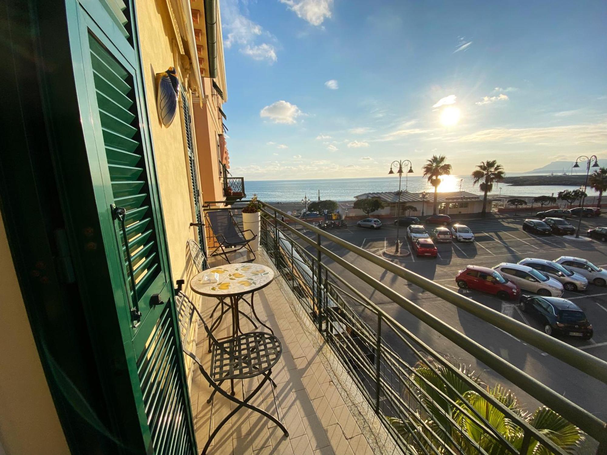 L'Eternita' E' Il Mare Mischiato Col Sole Rimbaud Daire Ventimiglia Dış mekan fotoğraf